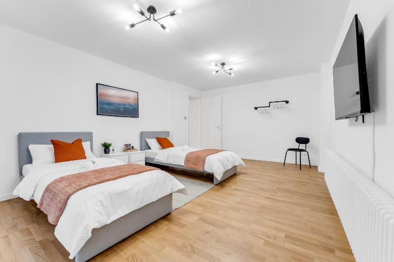 2 Zimmer Apartments,4 Betten,zentral am Sbahnhof Kopenick,vollmobliert — отель с удобным расположением в Берлине