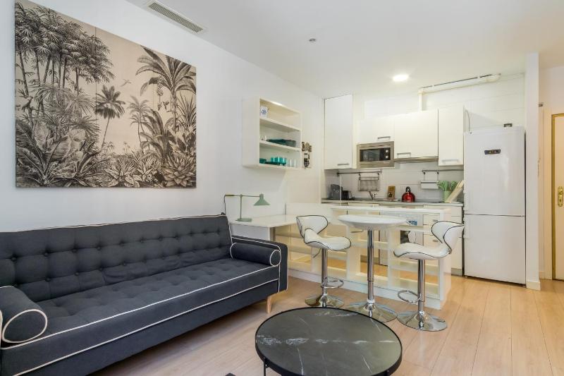 Bright Modern -1Bedroom 1Bath -Cuatro Caminos — отель с удобным расположением в Мадриде