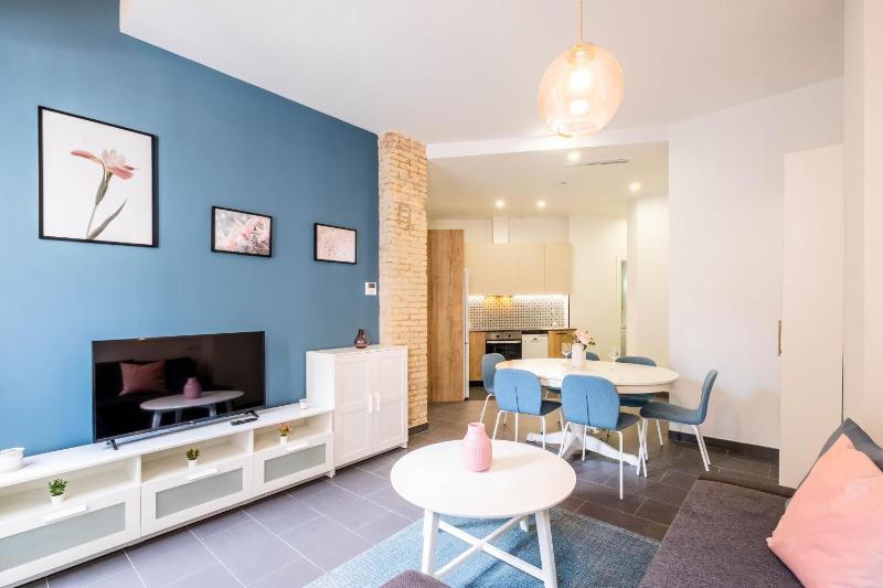 New and Modern Apartment with Comfy Beds — отель с удобствами в Валенсии