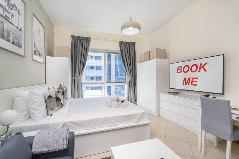 Beautiful 1-Bedroom Apartment Near to Beach at Marina Diamond in Dubai — отель с удобным расположением в Дубае