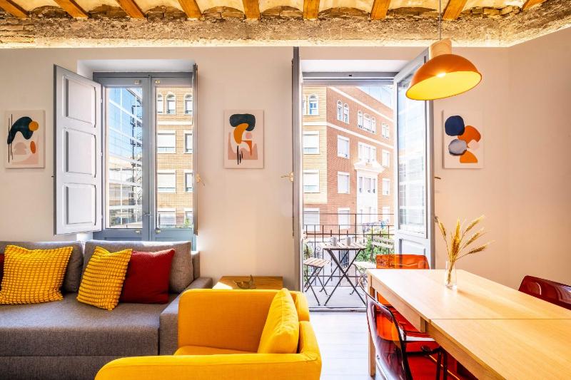 Amazing Apartment with aFun and Friendly Atmosphere — отель с удобным расположением в Валенсии