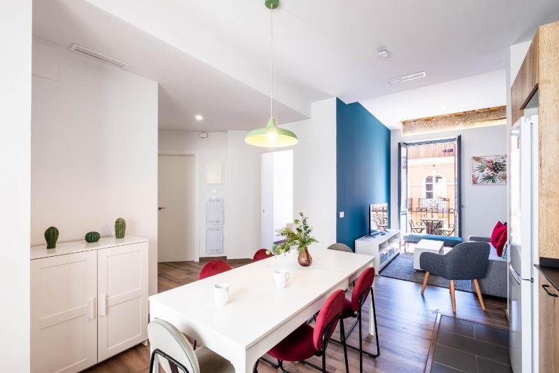 Spacious Apartment with Great Views — отель с удобным расположением в Валенсии