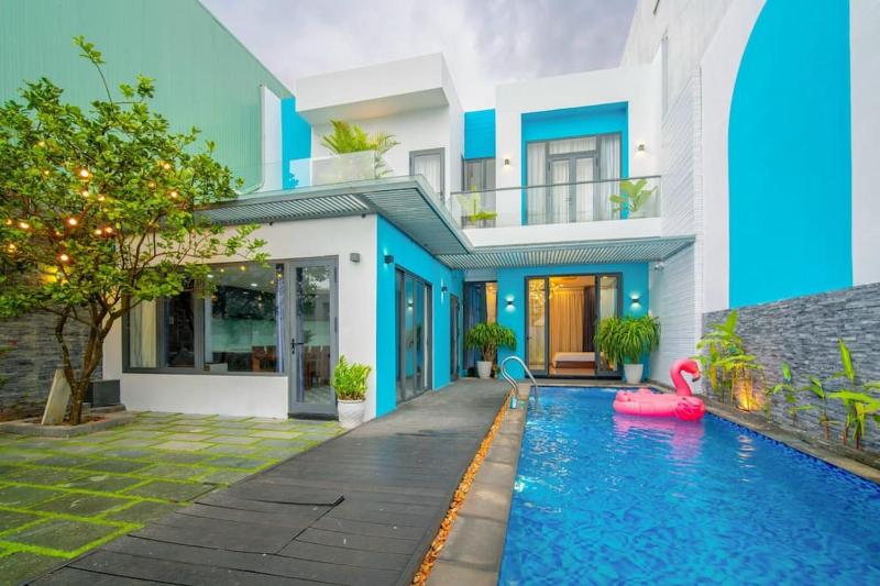 Monkey Mountain Retreat Villa 2 — отель с удобствами в Дананге