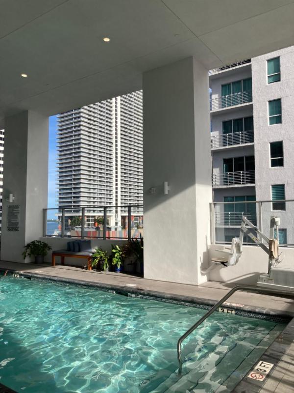 Brand NEW modern 1 bedroom unit Downtown — отель с удобным расположением в Майами