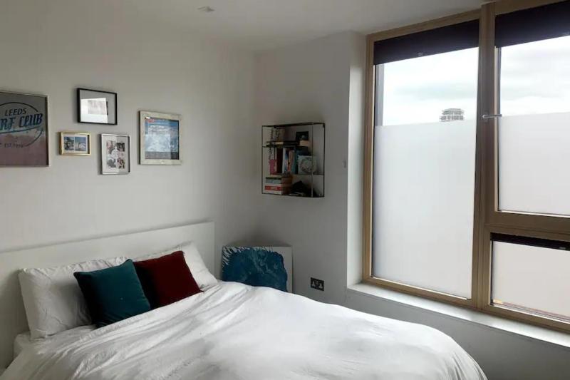 Цены на Stylish 2BD Flat with Private Balcony - Battersea в Лондоне