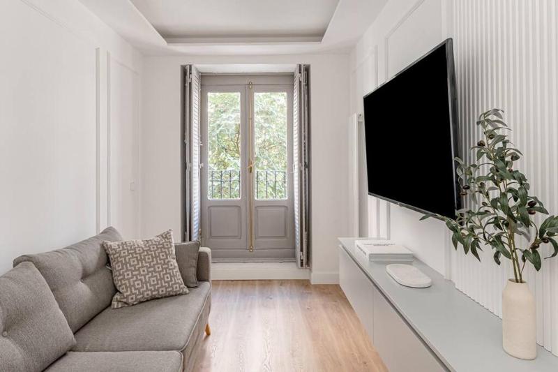 Цены на Centro XIV calle Mayor 3BR 3BH в Мадриде