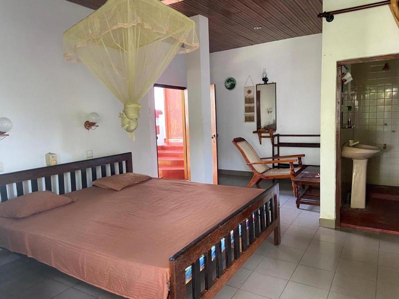 Zebra Tours Villa — забронировать отель в Хиккадува