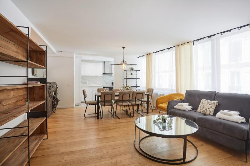 Цены на Residense Montmartre by Studio prestige в Париже