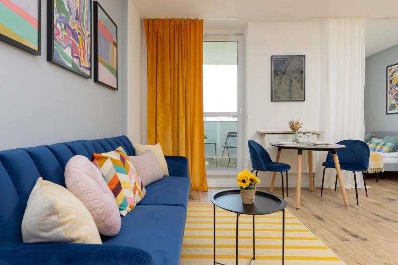 Trendy Studio Ochota with Balcony & City View by Renters — отель с удобствами в Варшаве