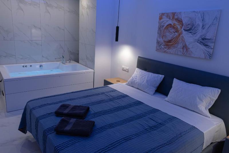 Athens Jacuzzi apartment — отзывы гостей и цены