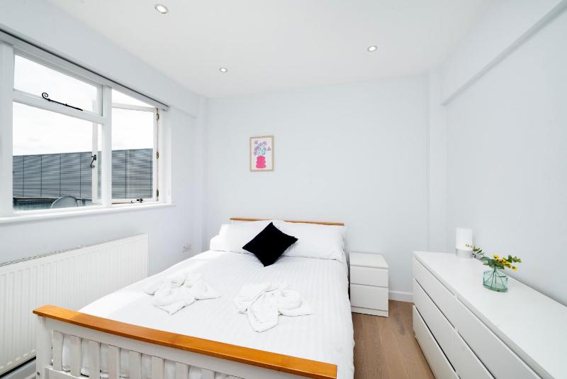 Rooftop Retreat in Heart of London — забронировать отель в Лондоне