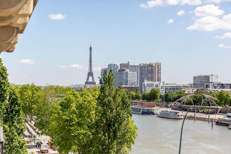 Vue Tour Eiffel et Seine, sans vis a vis — отель с удобным расположением в Париже
