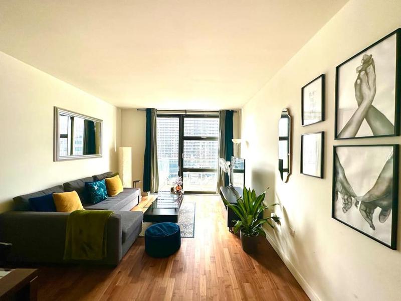 Entire 1 bed Apartment with private Balcony — отель с удобным расположением в Лондоне