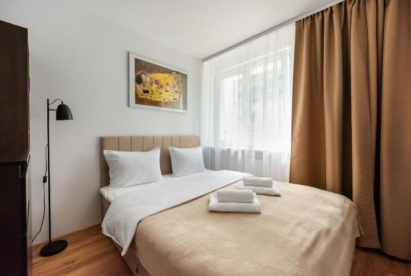 Metro Rondo ONZ 2-Bedroom Apartment — комфортный отель в Варшаве