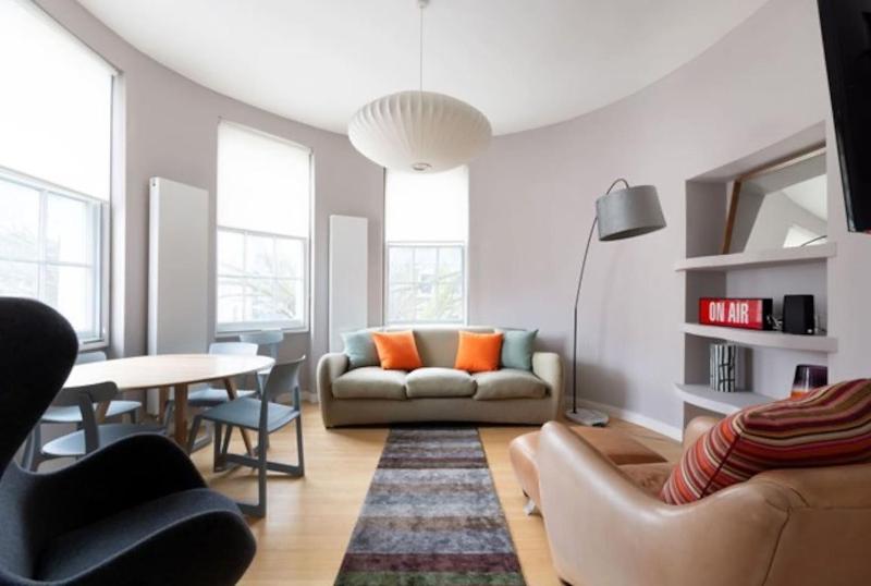 Cool Holland Park APT near Park — отель с удобным расположением в Лондоне