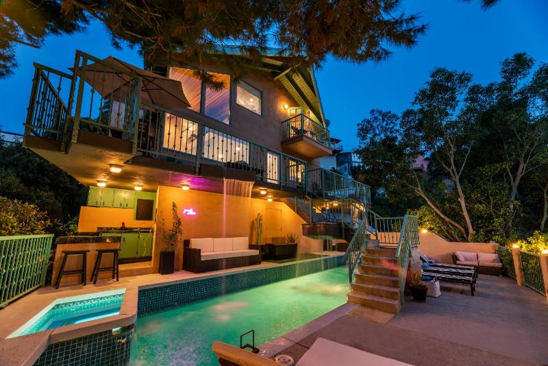 Laurel Canyon Hideaway - booking issues email Lawrencelaurelcyn at gmail — отель с удобным расположением в Лос-Анджелесе