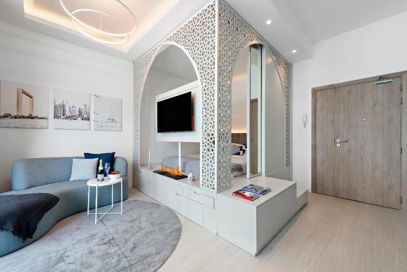 Unique Dubai Marina Studio, near Jumeirah Beach, Mall and Metro — отель с удобствами в Дубае