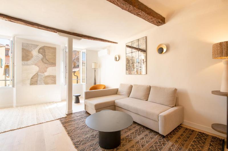 Pick A Flat's Apartment in Saint-Tropez- Rue Commandant Guichard — отель с удобным расположением в Сент-Тропезе