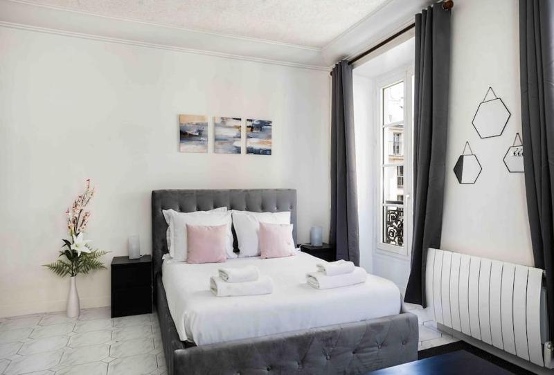 Promo! Beautiful apt near the Galeries Lafayette! — отель в Париже, Франция
