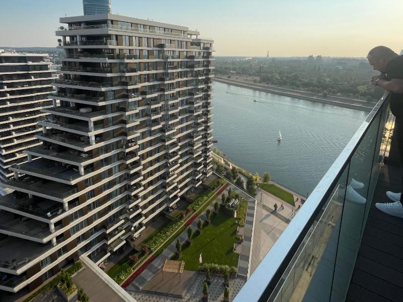 Queen Apartments Belgrade Waterfront — отель с удобствами в Белграде