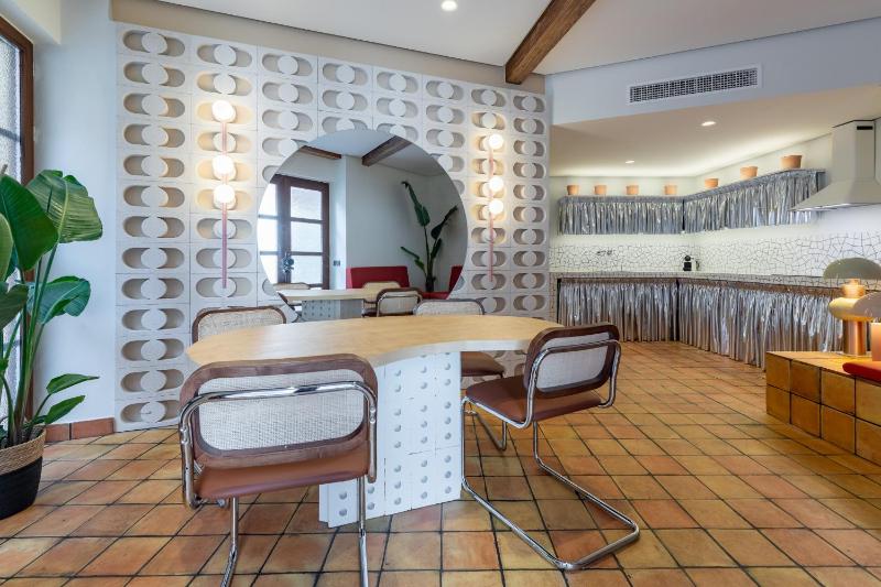 ApartUP Market Square Deluxe — отзывы гостей и цены
