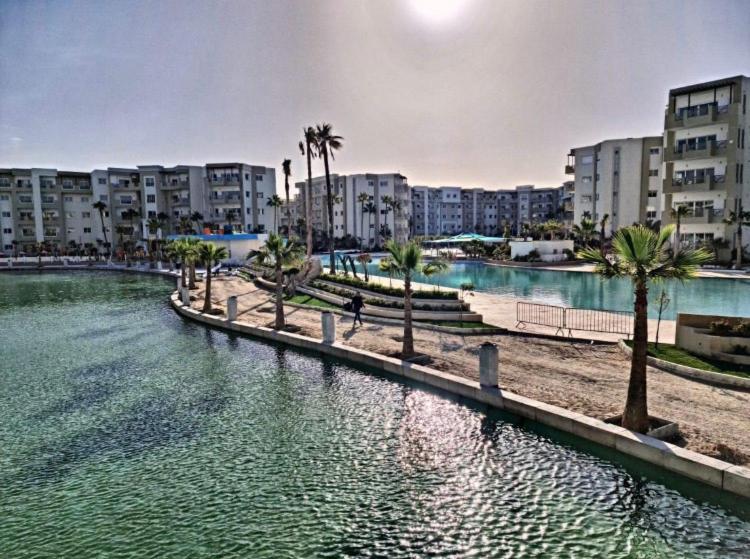 Wunderschones Apartment im Palm Lake Resort - S+2 tres haut standing fur bis zu 5 Personen — отель с удобным расположением в Монастир