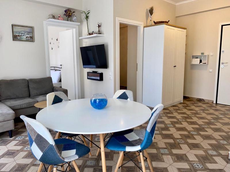 Dafni's home is in 200m to metro Ag Ioanis — отель с удобным расположением в Афины