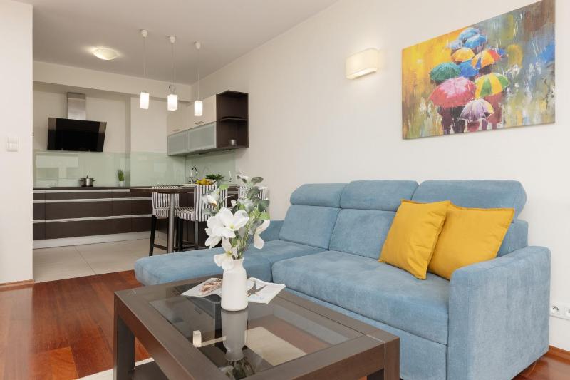 Apartment with Study Powstancow Slaskich by Renters — отель в Варшаве, Польша