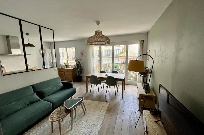 Spacious cocoon in the Batignolles district — отель с удобным расположением в Париже