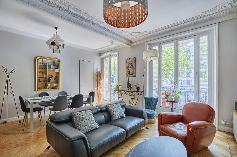 Appartement Jardin du Luxembourg by Studio prestige — отель с удобствами в Париже