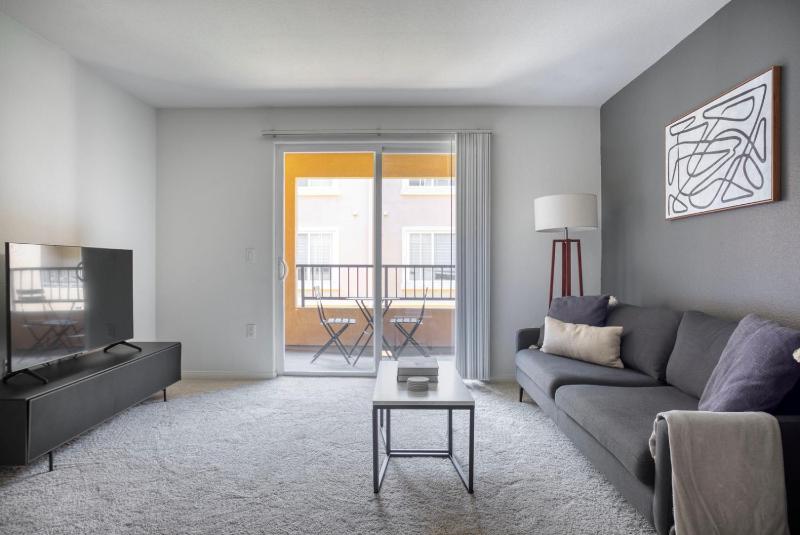 Mar Vista 1br w pool gym courtyard nr shops LAX-1092 — отель в Лос-Анджелесе, Соединенные Штаты Америки