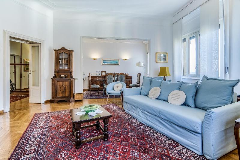 Huge Center Milan Guastalla Gardens 8PAX — отель с удобным расположением в Милане