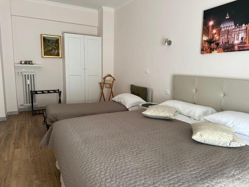 Цены на GOLDEN ROOMS Cipro в Риме
