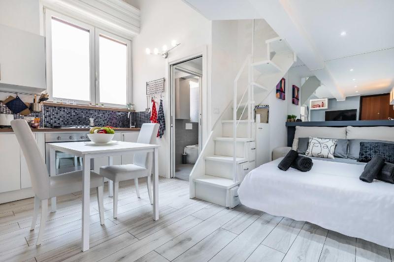 [DUOMO in 8 stops] Suite Deluxe Loft — комфортный отель в Милане