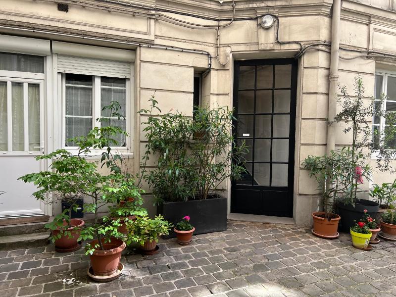 Charming 2 bedrooms flat near Trocadero — отель с удобным расположением в Париже