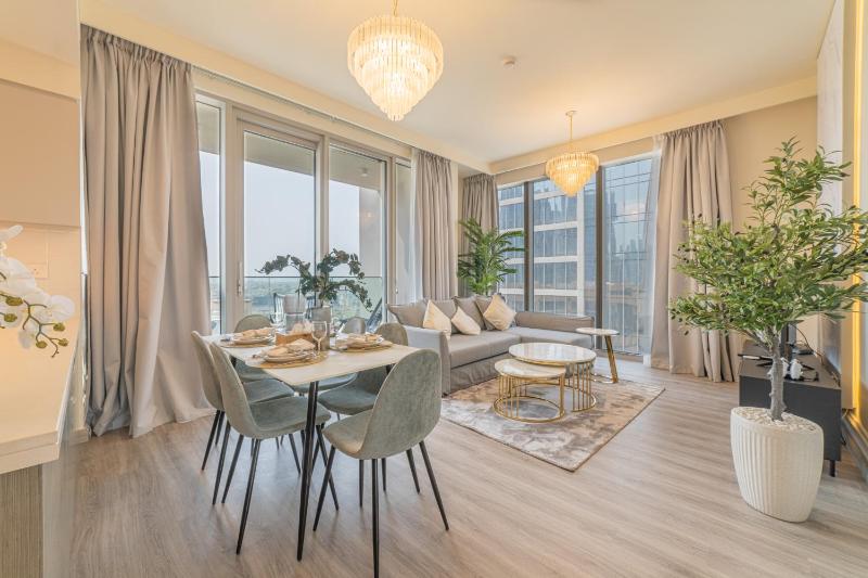 FIRST CLASS 2BR with full DUBAI BOULEVARD view — отель с удобным расположением в Дубае