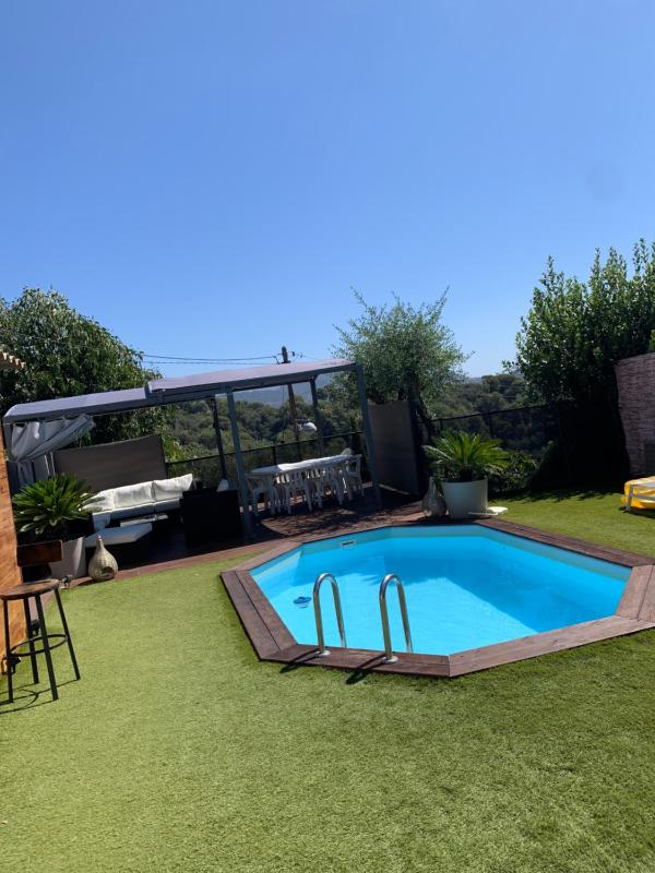 Romantic villa in the south of France with a private garden , pool and a terrace — отель в Николь, Франция