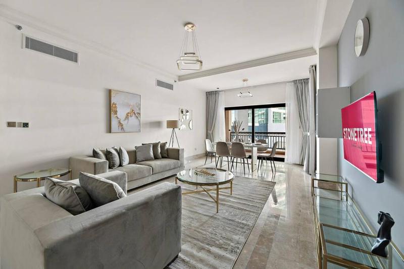 StoneTree - Fairmont North 2 BR & Maid - Beach Club Access — отель с удобствами в Дубае