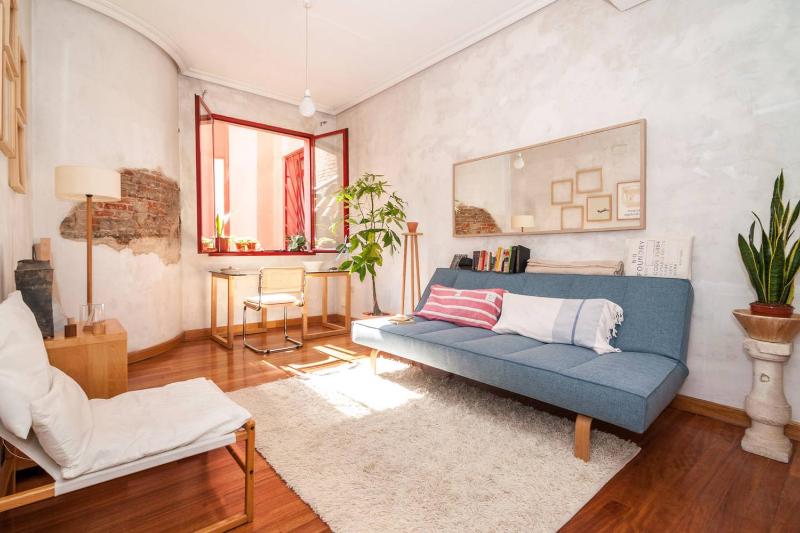 Peaceful 1bd apt in Conde Duque — отель с удобствами в Мадриде