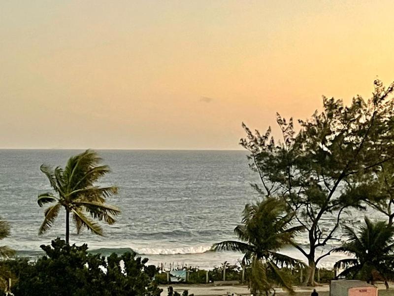 Apartamento em frente a praia, com vista mar e ao lado do Wndsor — забронировать отель в Рио