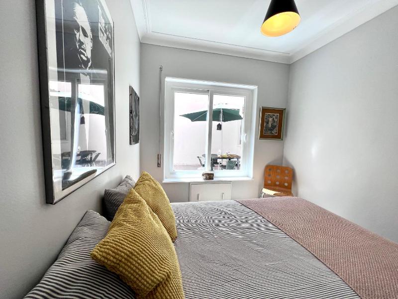 Chiado Cozy apartment with terrace — отель с удобствами в Лиссабоне