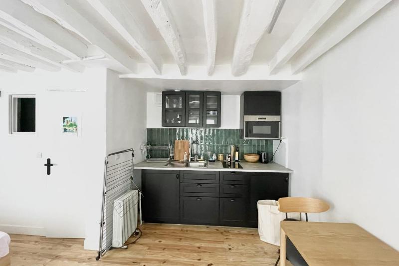 Charming studio in heart of the Marais Paris 4th — отель с удобствами в Париже