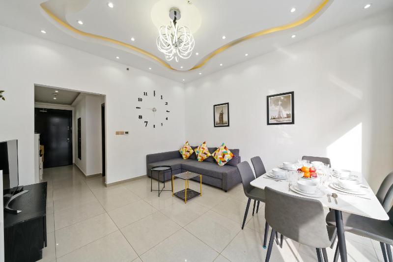 Spectacular 2BR in Dubai Marina 10 min Walk2Beach — комфортный отель в Дубае