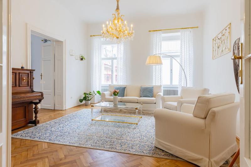 Цены на 120 m2 4-rooms apartment in a city center в вене