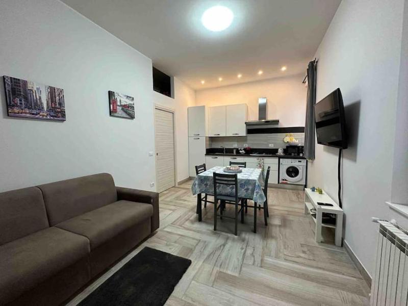 Family Flat near Metro A — отель с удобным расположением в Риме