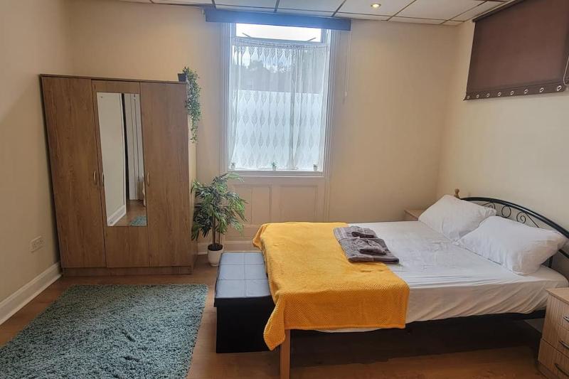 Cozy flat W/ free wifi — отель с удобствами в Лондоне