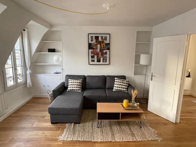 Цены на Bright modern apartment, 2 bedrooms, 6 guests в Париже