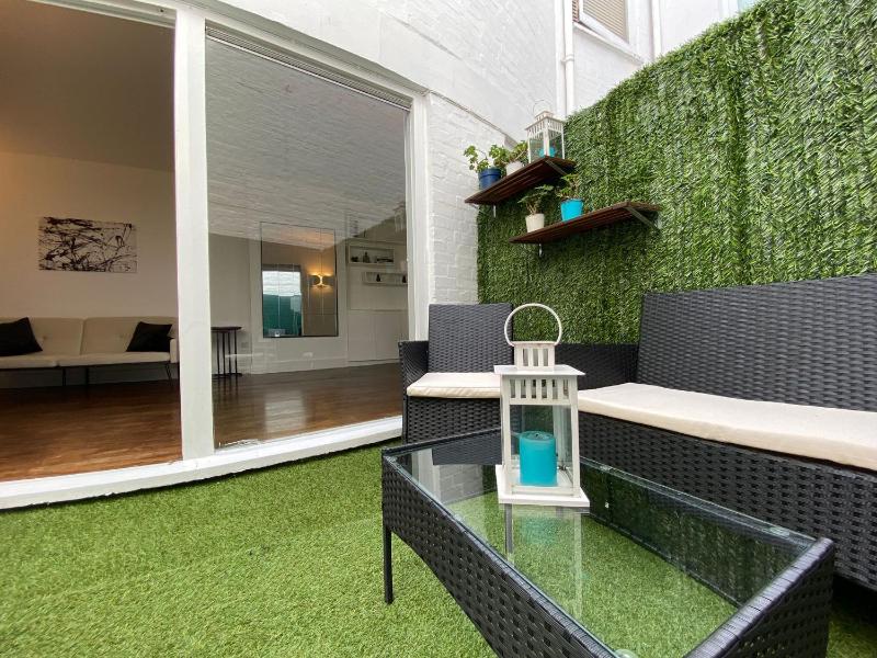 Spacious 1 BR flat with private garden. Ideal for business travelers and couples. 2 mins away from Paddington station. — забронировать отель в Лондоне