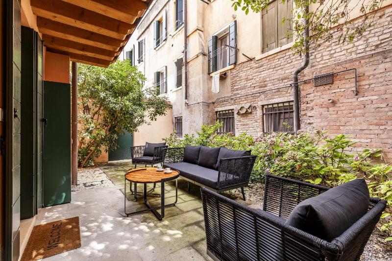 Цены на Ca' San Carlo Residence by Wonderful Italy в Венеции
