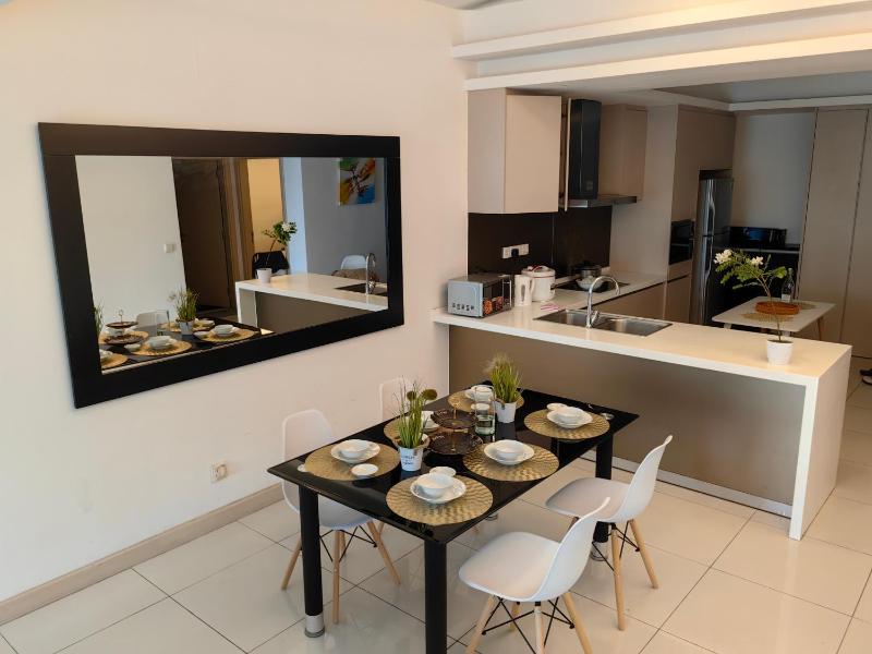 7 KLCC Bukit Bintang Bukit Ceylon Pavilion 3 Room Apt for 10 Pax — отель с удобным расположением в Куала-Лумпуре